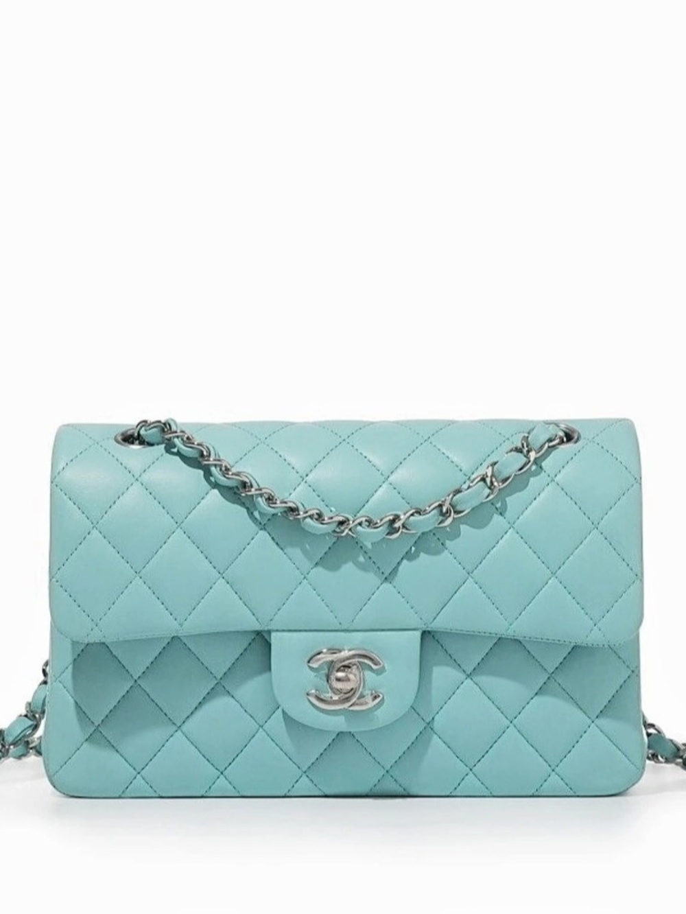βSChanel Classic Double Flap Bag Medium Shoulder Bag in Blue